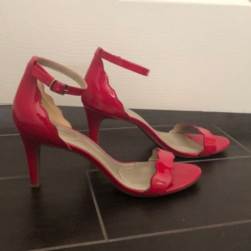 Scallop Strap Faux Patent Leather Red Heels 👠 - Picture 3 of 5